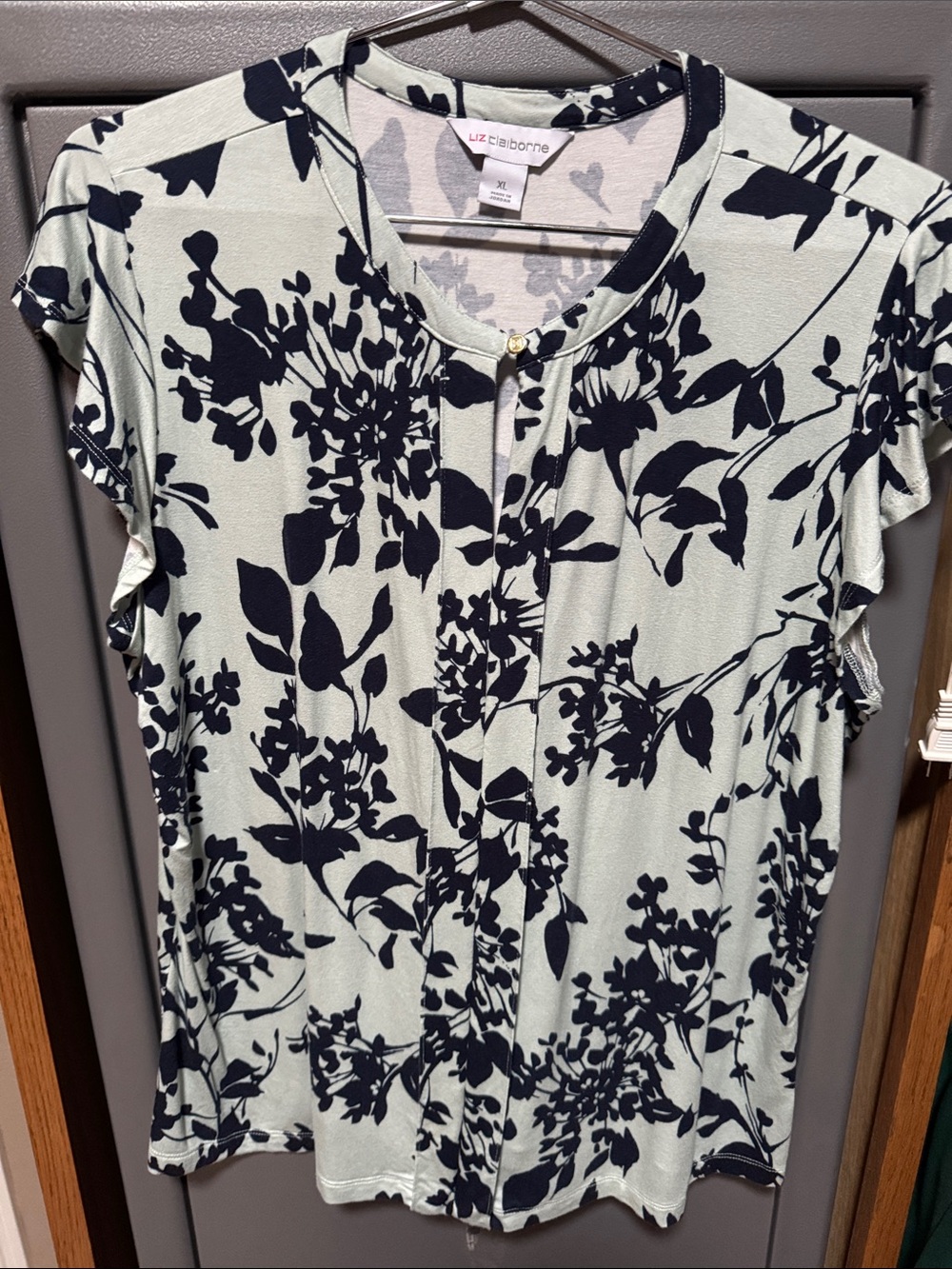 Liz Claiborne Mint Green and Navy Floral Short Sleeve Blouse